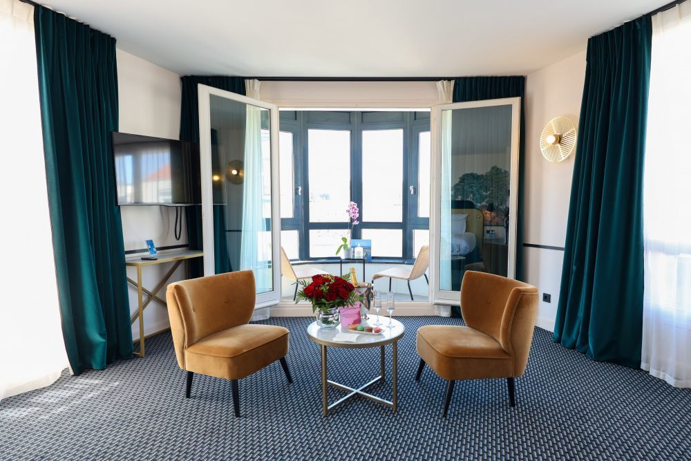 Hôtel du Pont Wilson - Family Room with Balcony and View